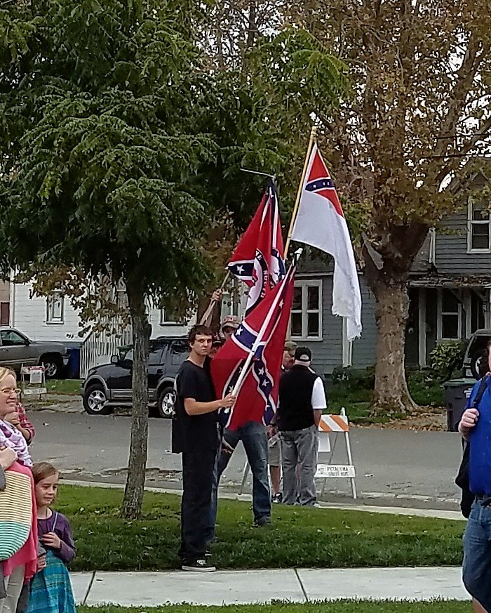 confederate-flags-at-vets-day
